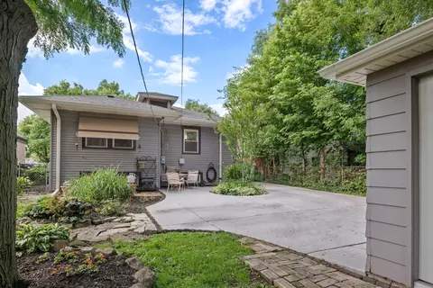 Exterior - 389 Addison Rd, Riverside, IL 60546 photo 6 of 9