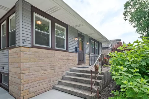 Exterior - 389 Addison Rd, Riverside, IL 60546 photo 3 of 9