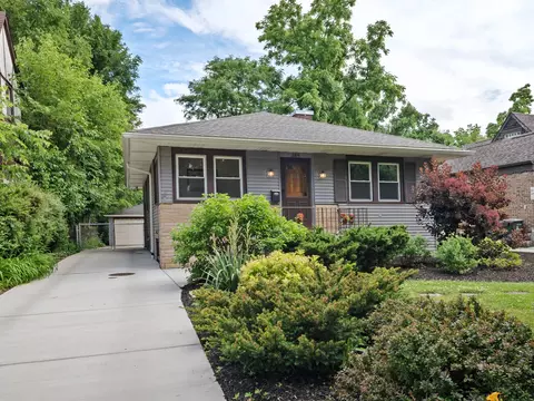 389 Addison Rd, Riverside, IL 60546