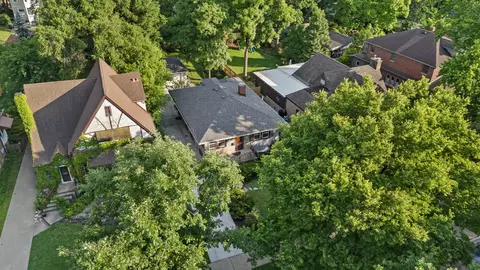 View/Area - 389 Addison Rd, Riverside, IL 60546 photo 3 of 3