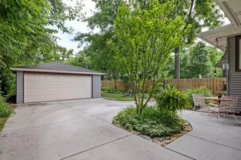 Exterior - 389 Addison Rd, Riverside, IL 60546 photo 4 of 9