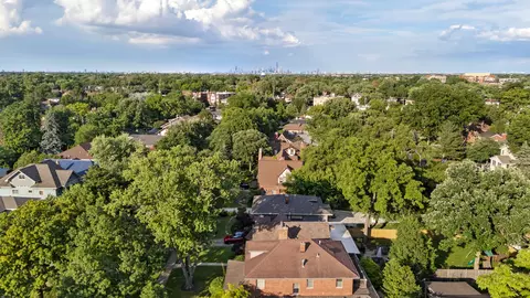 View/Area - 389 Addison Rd, Riverside, IL 60546 photo 1 of 3