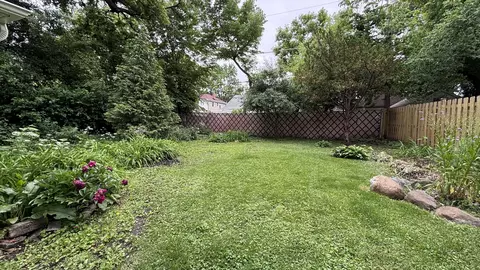 Exterior - 389 Addison Rd, Riverside, IL 60546 photo 7 of 9