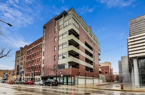 834 W Montrose Ave #403, Chicago, IL 60613
