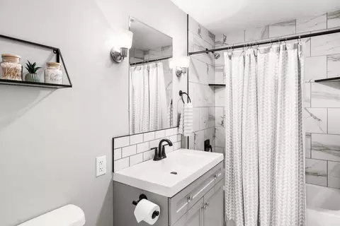 Bath - 307 S Daniel St, Le Roy, IL 61752 photo 1 of 1