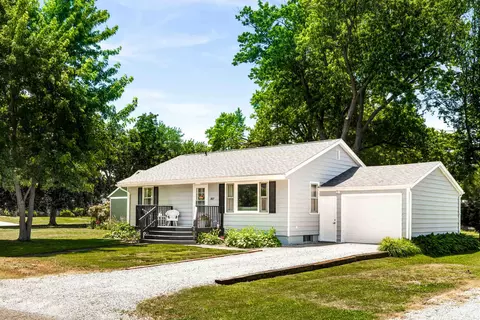 307 S Daniel St, Le Roy, IL 61752
