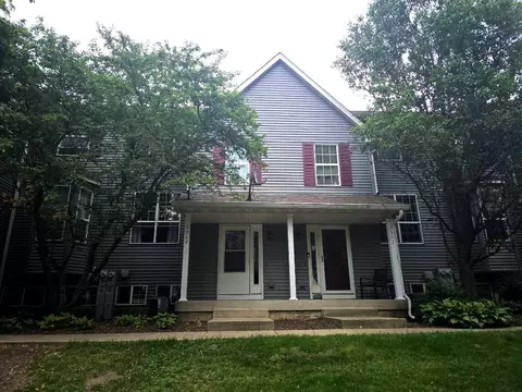 1369 Chestnut Ln, Yorkville, IL 60560