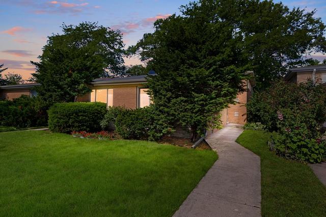 9306 Lavergne Ave, Skokie, IL 60077
