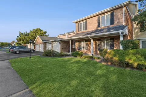 7235 Willow Way Ln #B, Willowbrook, IL 60527
