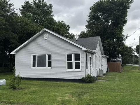 Exterior - 215 E Main St, Tamaroa, IL 62888 photo 2 of 7