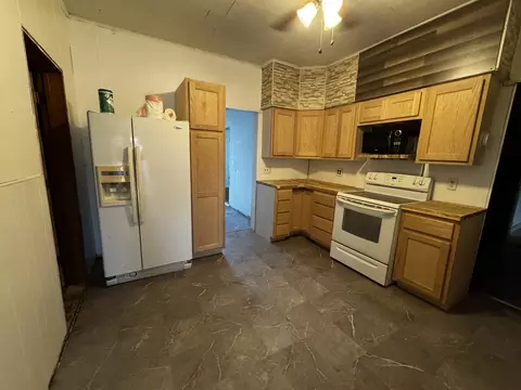 Kitchen - 215 E Main St, Tamaroa, IL 62888 photo 2 of 2