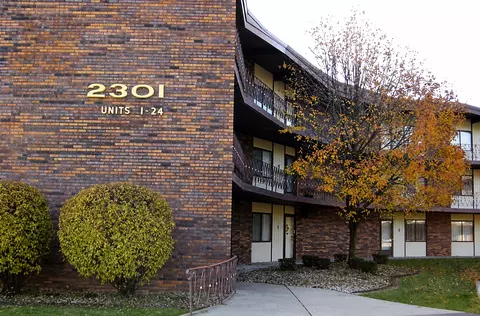 2301 Holiday Ter #11, Lansing, IL 60438