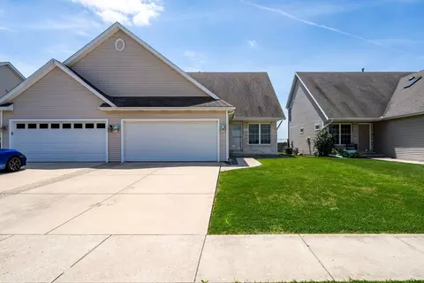 1831 Marina Dr, Normal, IL 61761