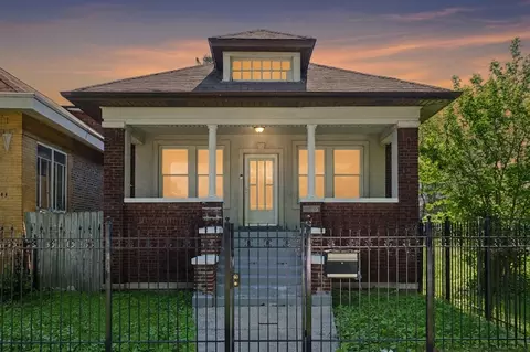 7545 S Ridgeland Ave, Chicago, IL 60649