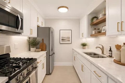 Kitchen - 208 E Bailey Rd #H, Naperville, IL 60565 photo 4 of 4
