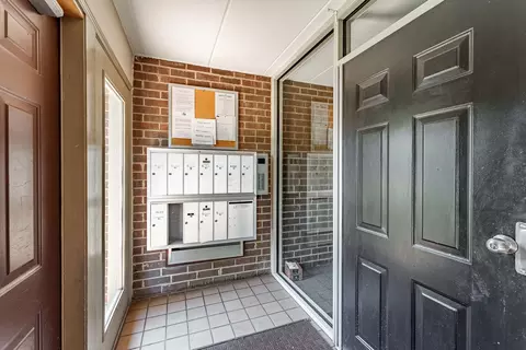 Entry Way - 208 E Bailey Rd #H, Naperville, IL 60565 photo 1 of 2