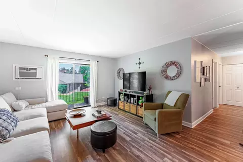 Living - 208 E Bailey Rd #H, Naperville, IL 60565 photo 2 of 3