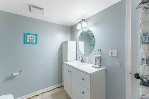 Bath - 208 E Bailey Rd #H, Naperville, IL 60565 photo 1 of 6