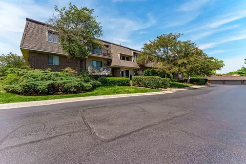 Exterior - 208 E Bailey Rd #H, Naperville, IL 60565 photo 1 of 3