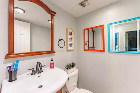 Bath - 208 E Bailey Rd #H, Naperville, IL 60565 photo 3 of 6