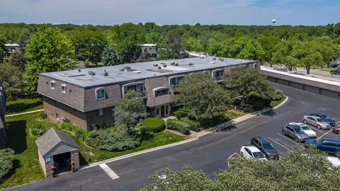 Exterior - 208 E Bailey Rd #H, Naperville, IL 60565 photo 2 of 3