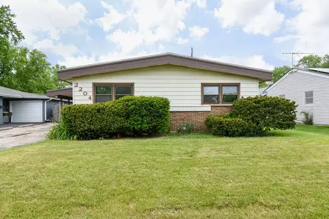 2204 W Central Rd, Rolling Meadows, IL 60008