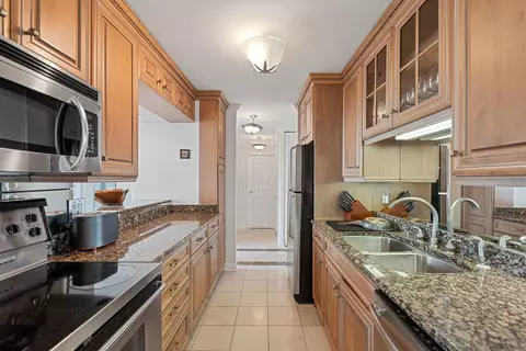 Kitchen - 111 E Chestnut St #55D, Chicago, IL 60611 photo 1 of 3