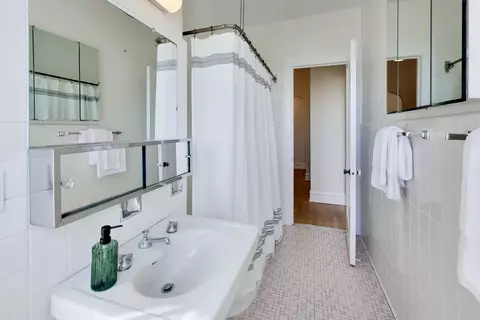 Bath - Undisclosed, Chicago, IL 60637 photo 1 of 2