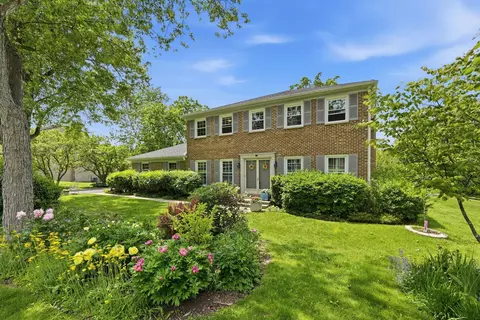5 Middlebury Ln, Lincolnshire, IL 60069