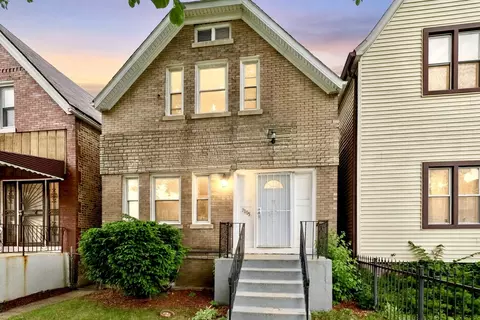 7005 S Eberhart Ave, Chicago, IL 60637