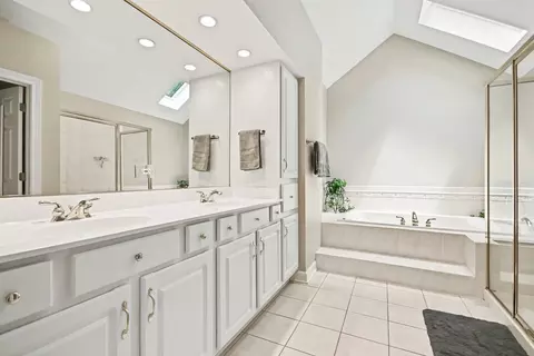 Bath - 15235 Hamlin St, Plainfield, IL 60544 photo 2 of 4