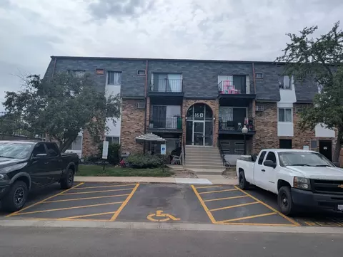 16 E Dundee Quarter St # B, Palatine, IL 60074