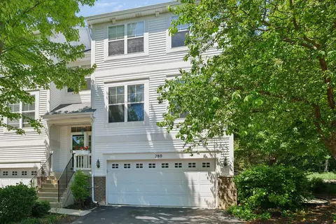 280 Hickory Ln, South Elgin, IL 60177