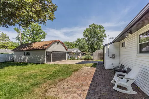 Exterior - 3712 Wren Ln, Rolling Meadows, IL 60008 photo 6 of 9