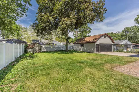 Exterior - 3712 Wren Ln, Rolling Meadows, IL 60008 photo 5 of 9