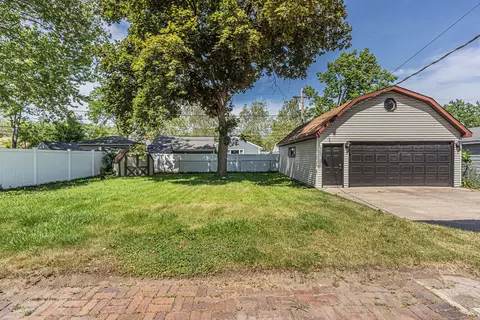 Exterior - 3712 Wren Ln, Rolling Meadows, IL 60008 photo 7 of 9