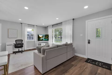 Living - 3712 Wren Ln, Rolling Meadows, IL 60008 photo 1 of 4