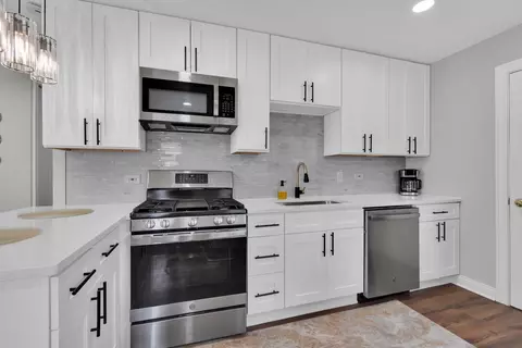 Kitchen - 3712 Wren Ln, Rolling Meadows, IL 60008 photo 4 of 7