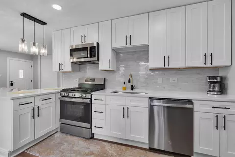 Kitchen - 3712 Wren Ln, Rolling Meadows, IL 60008 photo 5 of 7