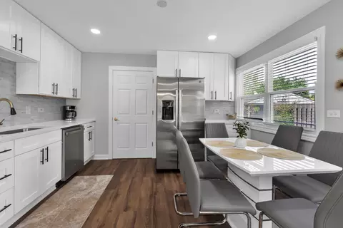 Kitchen - 3712 Wren Ln, Rolling Meadows, IL 60008 photo 3 of 7