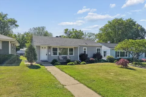 52 S Midland Ave, Mundelein, IL 60060