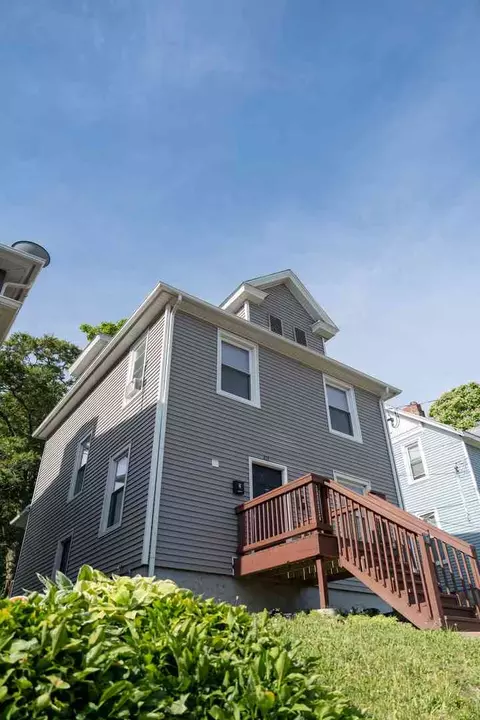 411 E 8th St, Davenport, IA 52803