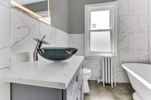Bath - 1205 E 93rd St, Chicago, IL 60619 photo 1 of 2