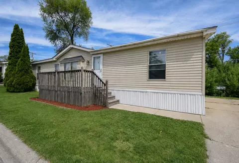 38703 N Sheridan Rd #164, Beach Park, IL 60099