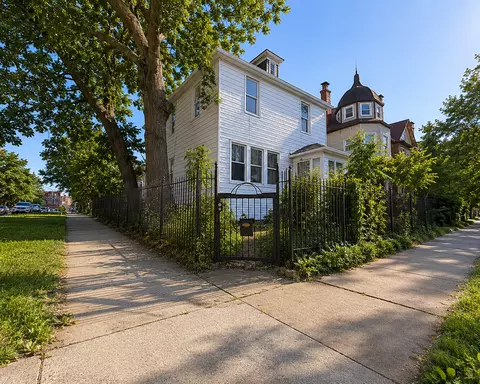 2481 E 74th St, Chicago, IL 60649