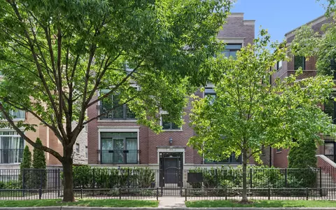 4831 N Winthrop Ave #3S, Chicago, IL 60640