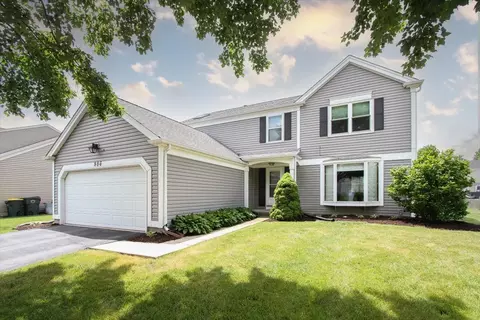 886 Farm Glen Ln, Carol Stream, IL 60188