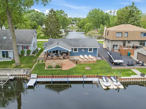 View/Area - 715 Monterrey Ter, Mchenry, IL 60050 photo 3 of 10