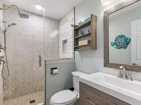 Bath - 715 Monterrey Ter, Mchenry, IL 60050 photo 2 of 2