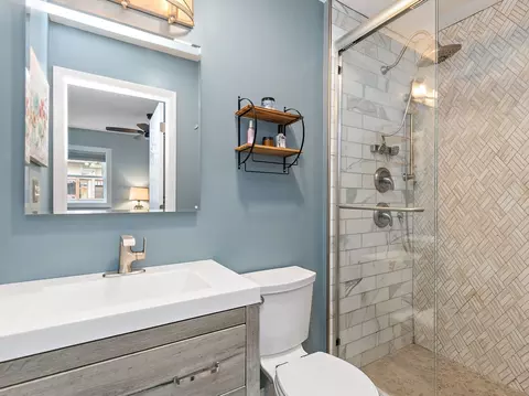 Bath - 715 Monterrey Ter, Mchenry, IL 60050 photo 1 of 2